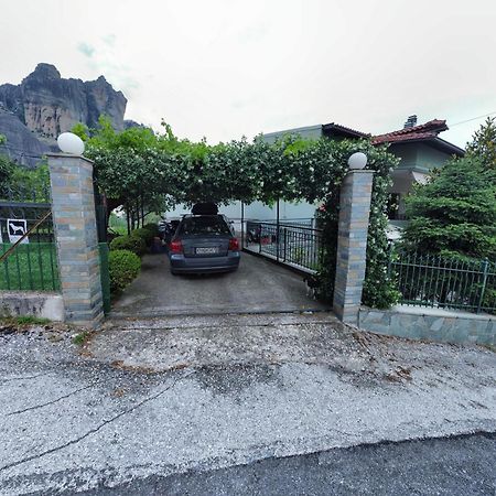 Postmans Apartment Under Meteora カランバカ エクステリア 写真