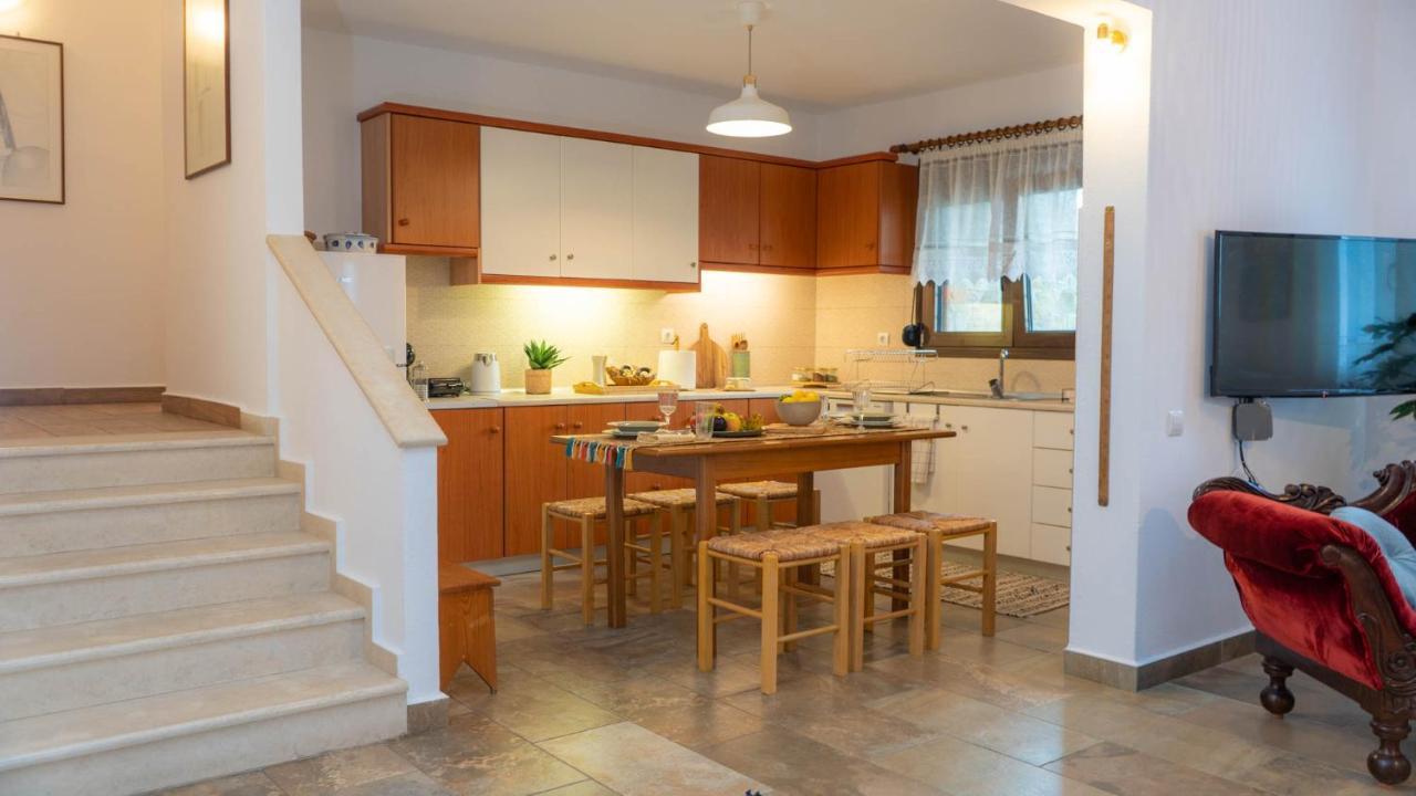 Postmans Apartment Under Meteora カランバカ エクステリア 写真