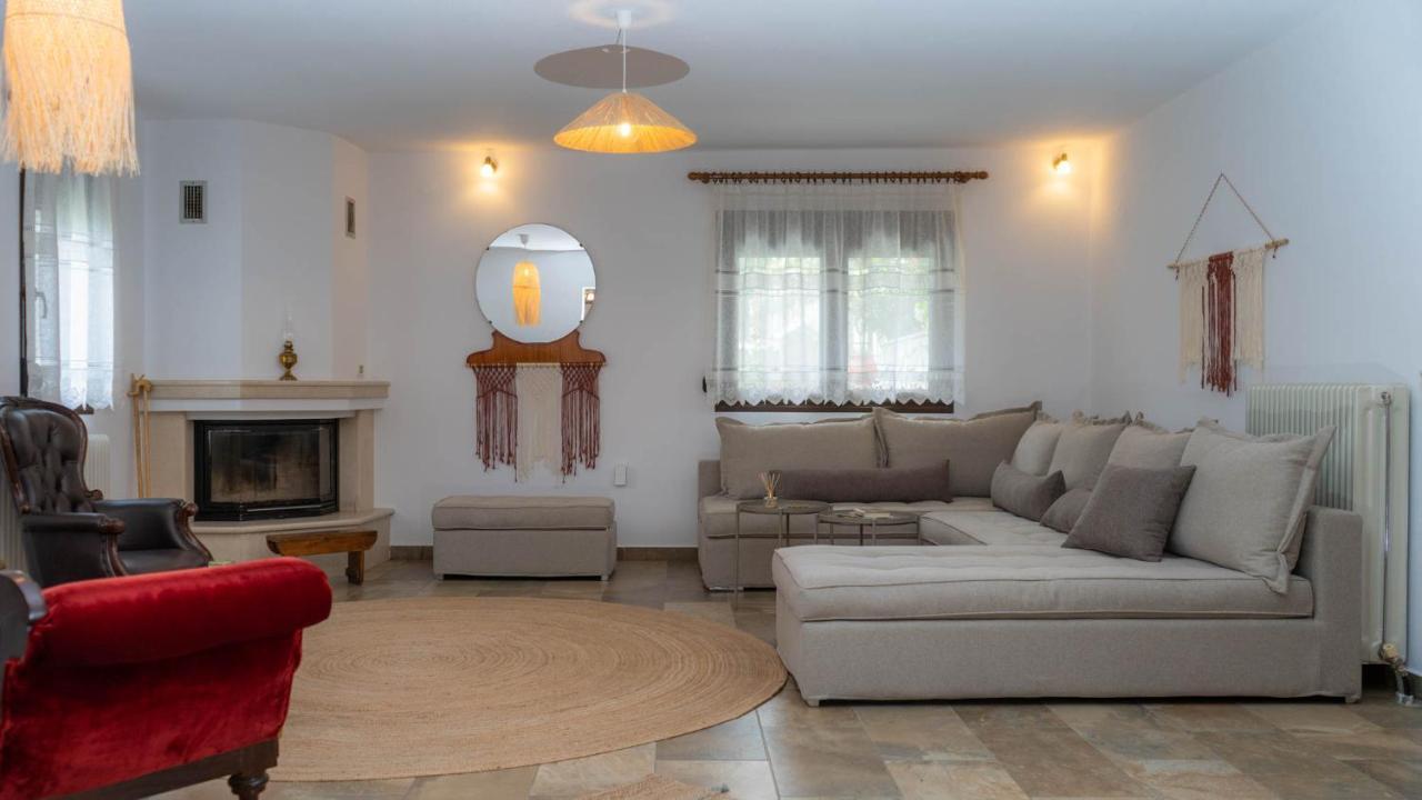Postmans Apartment Under Meteora カランバカ エクステリア 写真