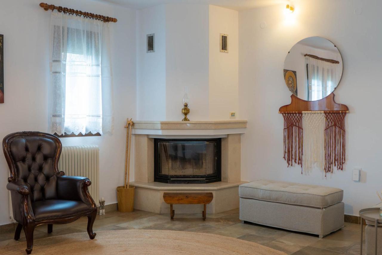 Postmans Apartment Under Meteora カランバカ エクステリア 写真