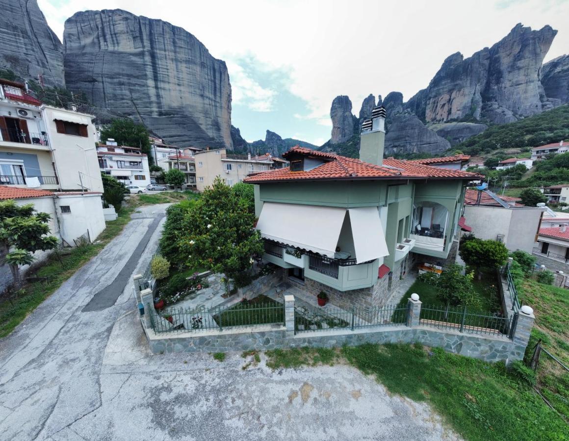 Postmans Apartment Under Meteora カランバカ エクステリア 写真