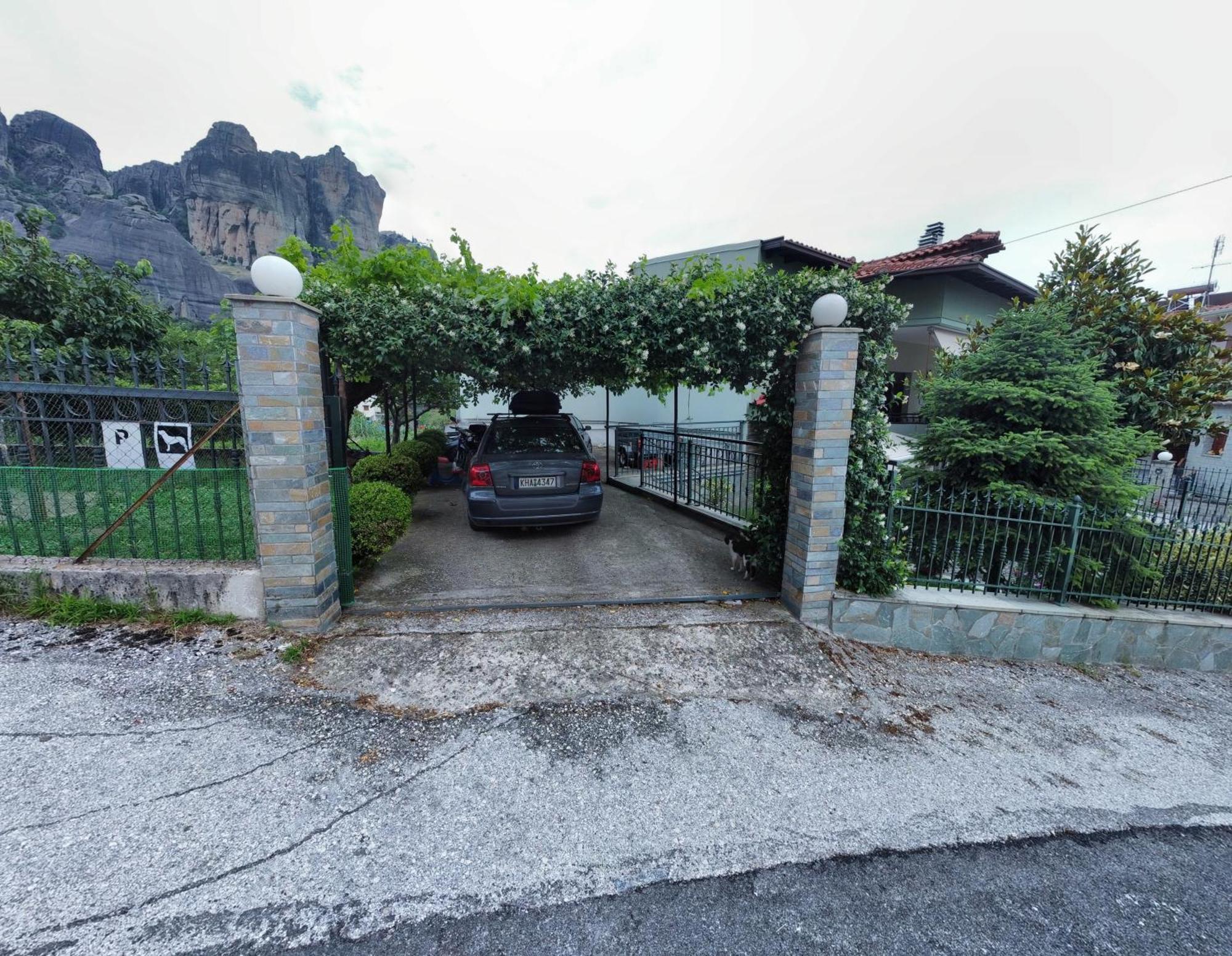 Postmans Apartment Under Meteora カランバカ エクステリア 写真